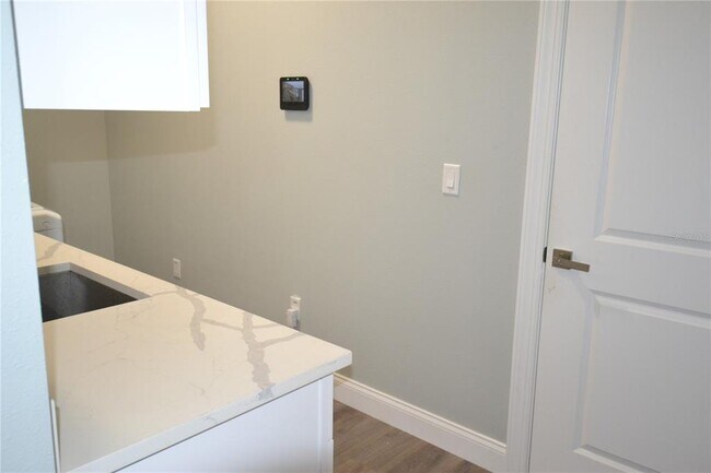 Building Photo - 281 Diogenes St