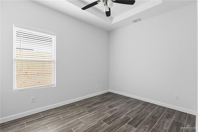 Building Photo - 20 S Links Dr