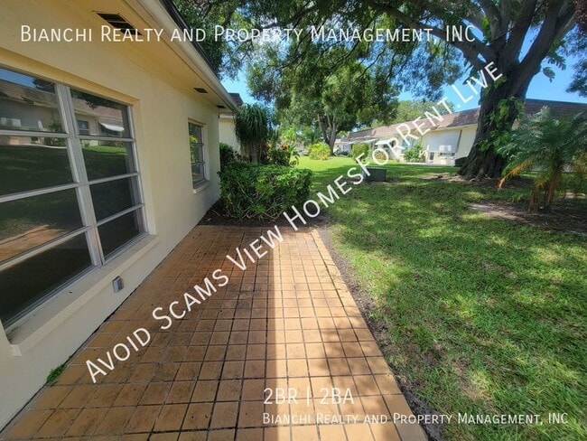 Building Photo - 1657 S Lake Ave