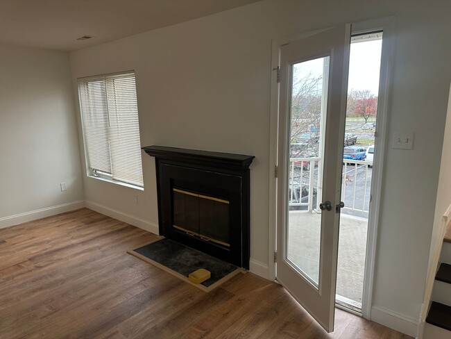 Building Photo - renovated 2-story Crestwood Condo! Situated in this great community is this wonderful 2-bedroom 1...