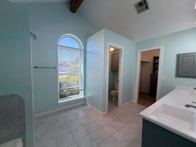 Building Photo - Corner-lot home in the desirable Cooper Creek