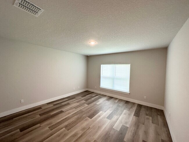 Building Photo - 6 Slate Wood Ct