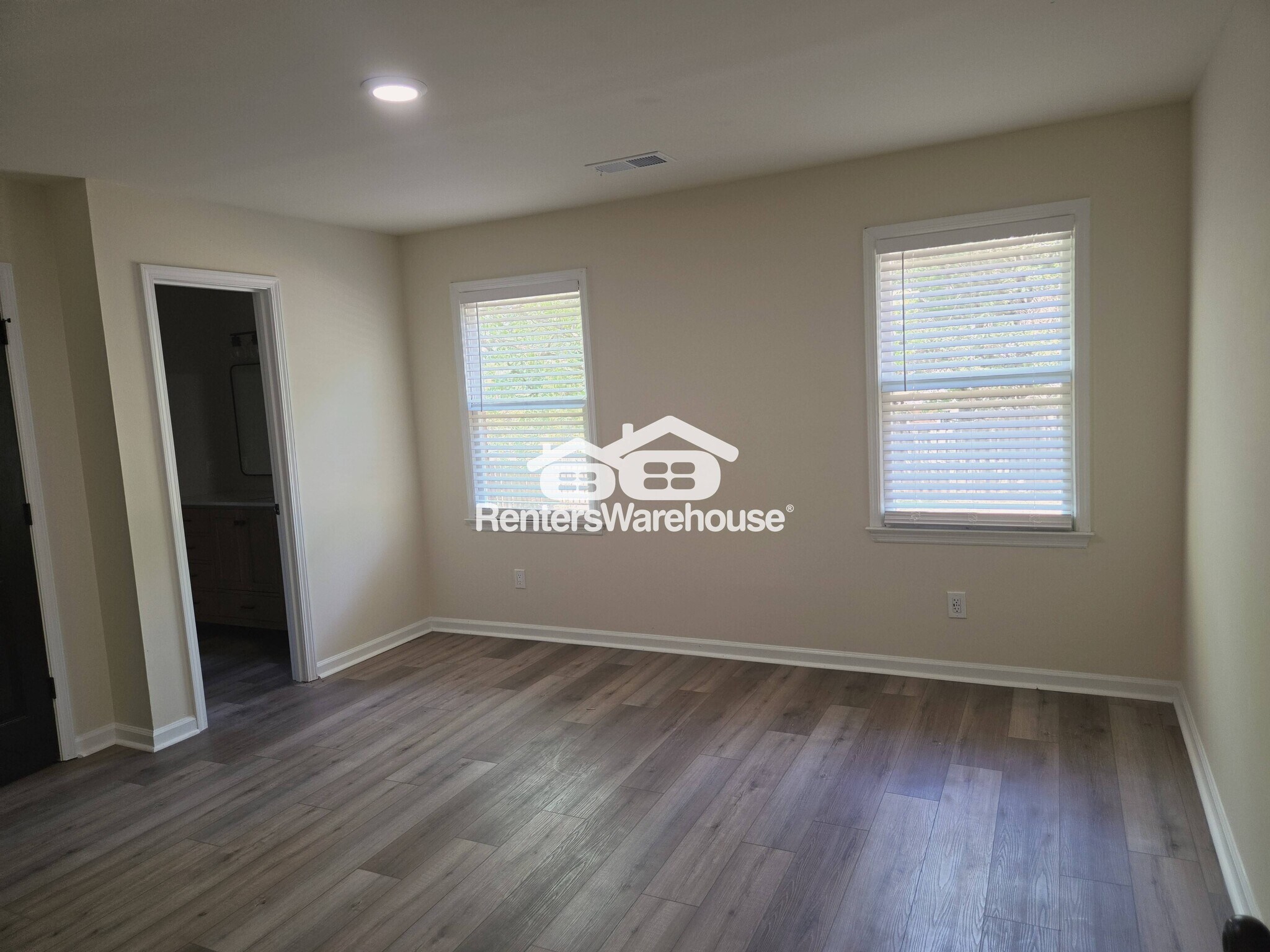 Building Photo - 300 Saddle Creek Ln