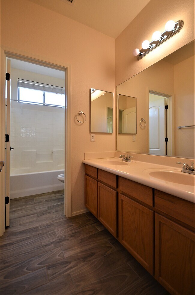 Building Photo - 3660 E Temecula Way