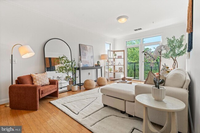 Building Photo - 1391 Pennsylvania Ave. SE