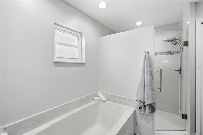 Building Photo - 846 Birdie Way