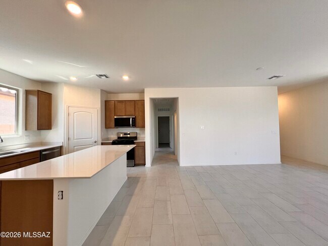 Building Photo - 10004 E Lebaron Dr