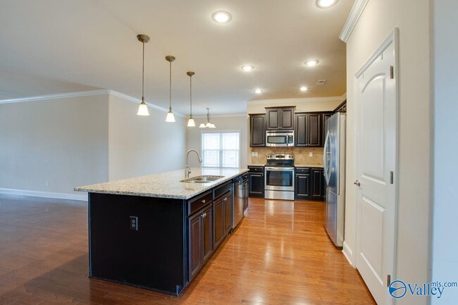 Building Photo - 407 E Mossyleaf Dr SW