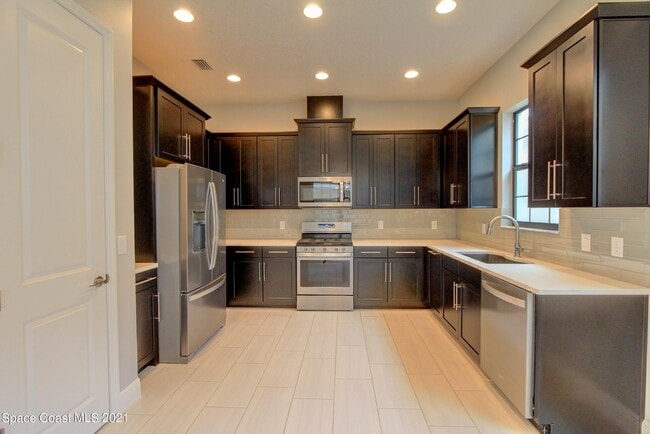 Building Photo - 6903 Vista Hermosa Dr