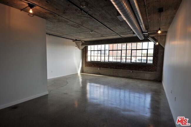 Building Photo - 691 Mill St