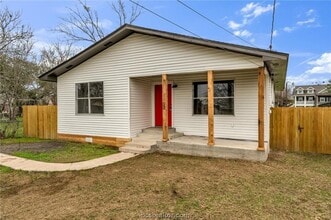 Building Photo - 1103 Phoenix St