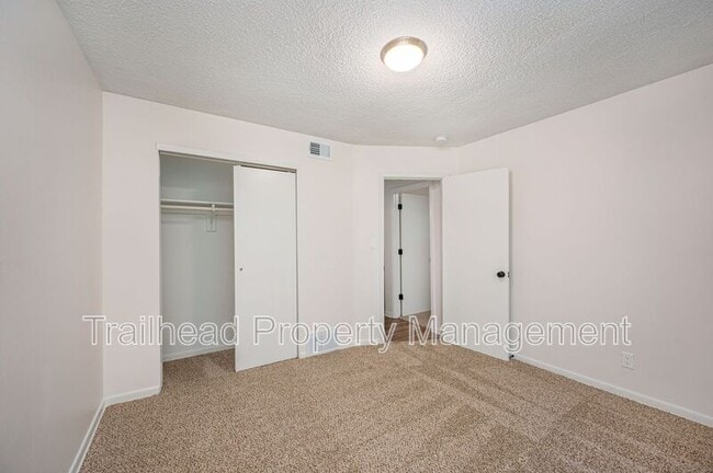 Building Photo - 6621 W 94th Terrace