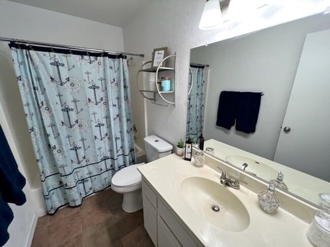 Building Photo - Furnished 3 BR Vacation Rental Includes utilities Near Target Center/Golf/Hwy 95