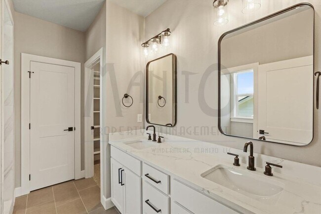 Building Photo - 5116 Scenic Ln