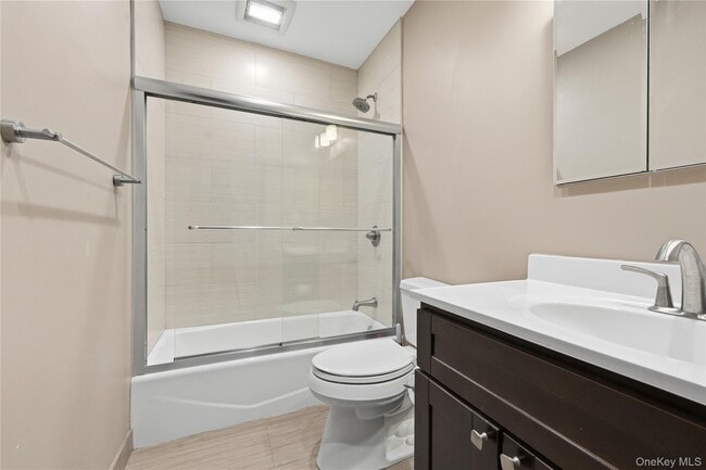 Building Photo - 59-17 Kissena Blvd