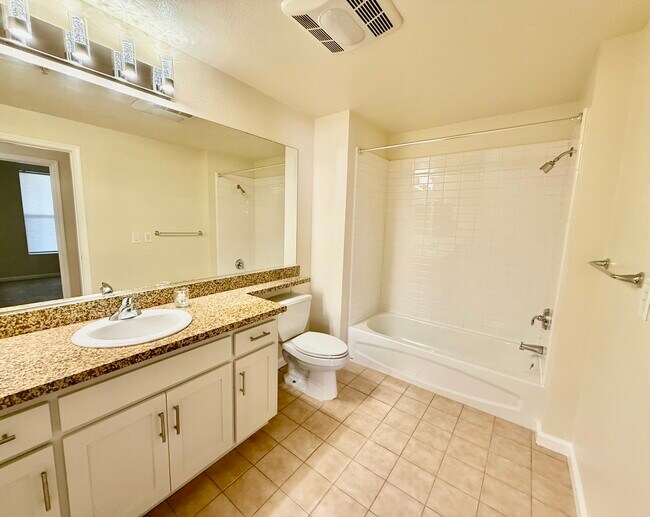 Building Photo - 301 Crescent Ct