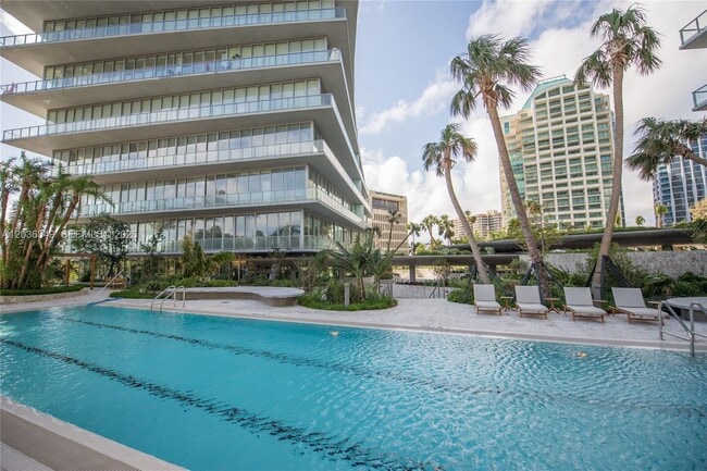 Building Photo - 2669 S Bayshore Dr