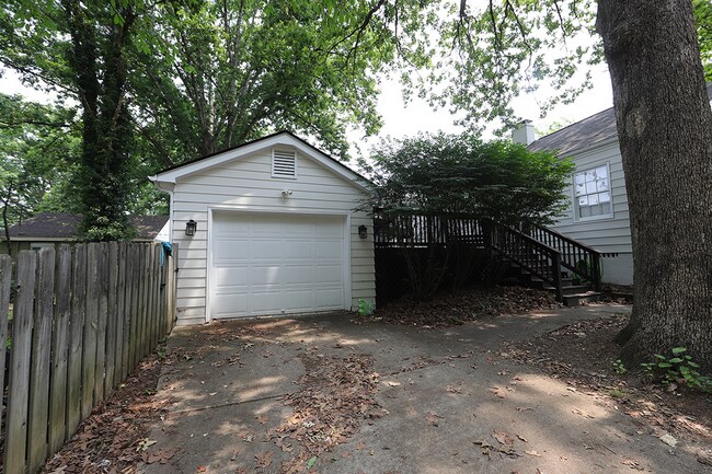 Building Photo - Updated ITB Home in Great Dixie Trail Loca...