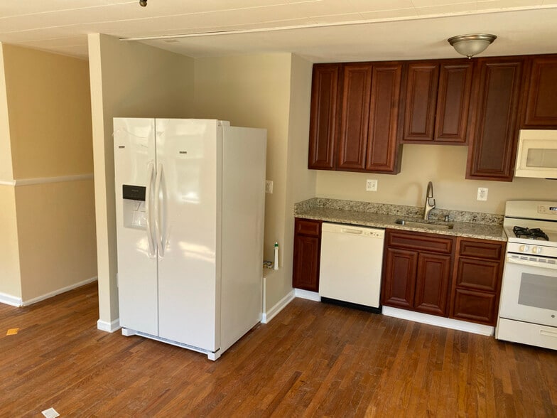 Building Photo - 2315 Green St SE