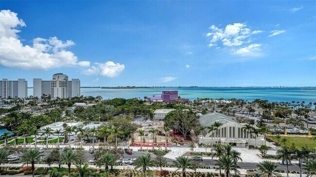 Building Photo - 800 N Tamiami Trl