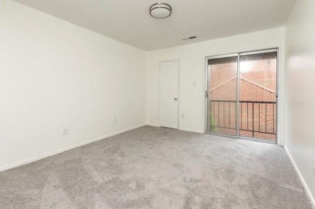 Building Photo - 3BD/2.5BA Townhouse located in Barfield Place!