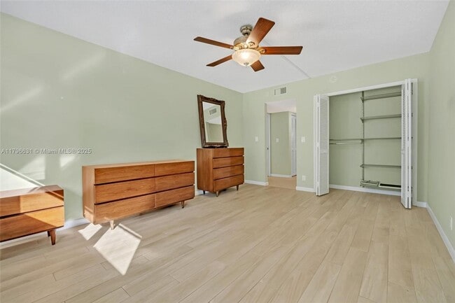 Building Photo - 933 Cypress Grove Dr