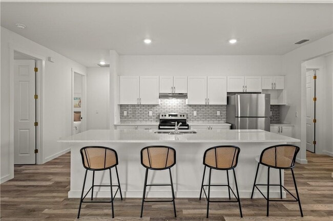 Building Photo - 1515 Nelson Rd N