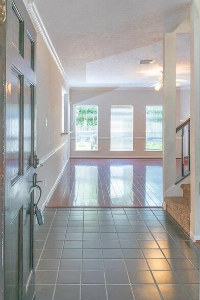 Building Photo - 15411 Seminole Canyon Dr