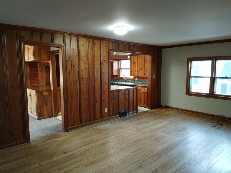 Building Photo - 4314 S Buffalo St