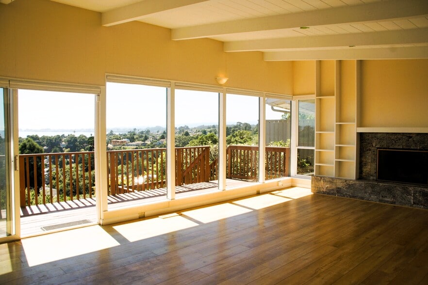 Building Photo - 220 Shoreview Dr