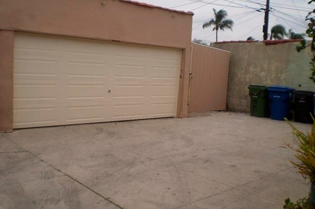 Building Photo - 7823 S Normandie Ave