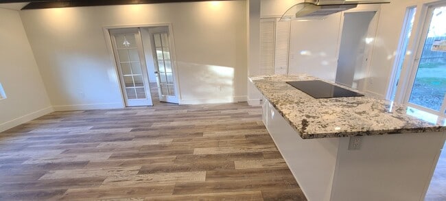 Building Photo - 1402 Clara Ln