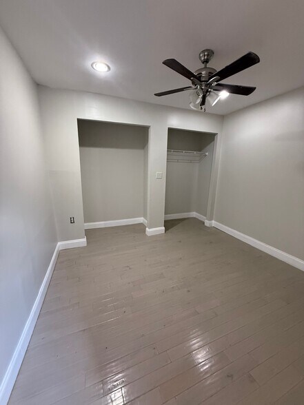 Building Photo - 2633 E Monmouth St