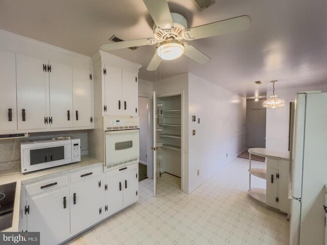 Building Photo - 194 Red Hill Rd