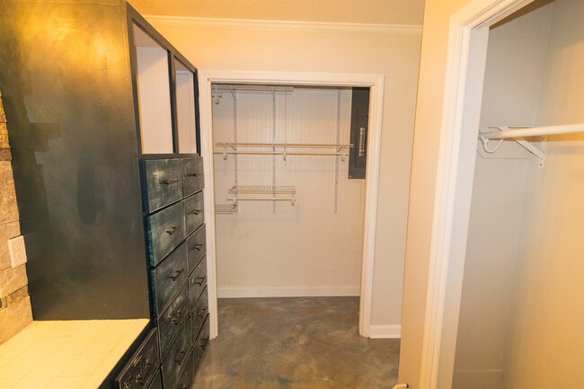 Building Photo - 6513 Rocky Ford Rd