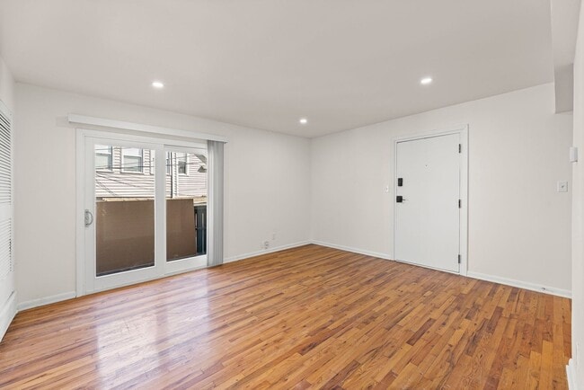 Building Photo - Walnut Apartments