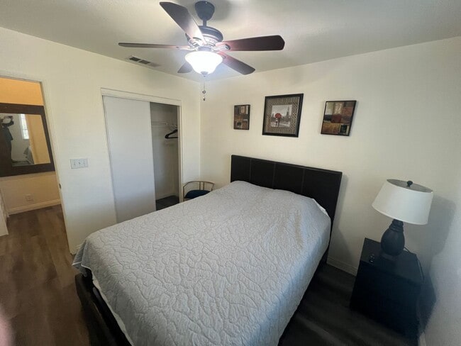 Building Photo - Spacious 4-Bedroom Home in Desirable Apple Valley Neighborhood