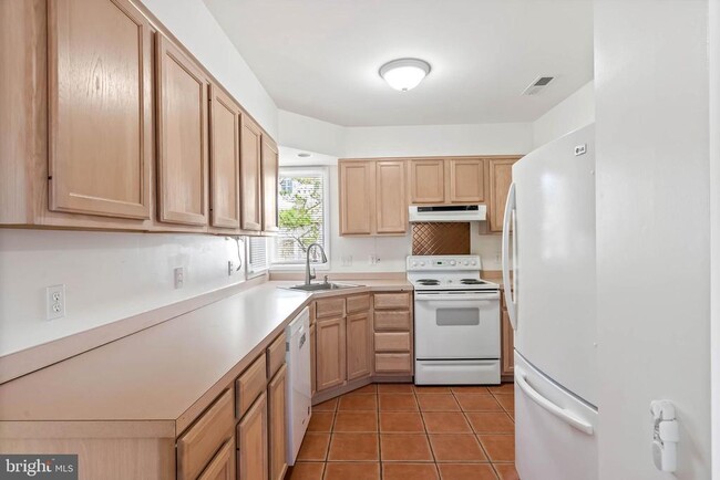 Building Photo - 539 Hudson Ave