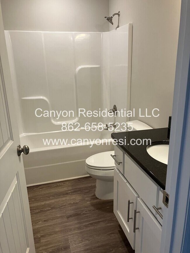 Building Photo - Welcome to this spacious 4-bedroom, 2.5-bathroom !