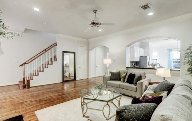 Building Photo - 1506 Shady Villa Fern