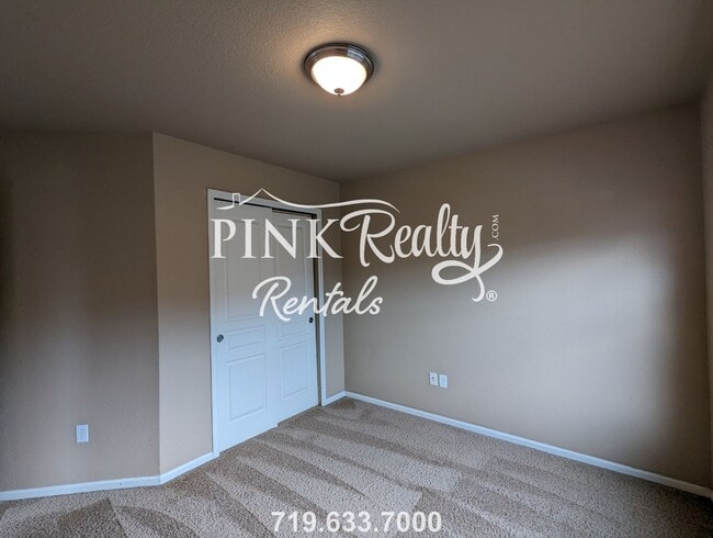 Building Photo - 2002 Phillips Alley