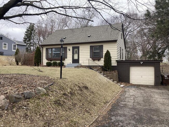 Building Photo - 4846 Birchwood Ln