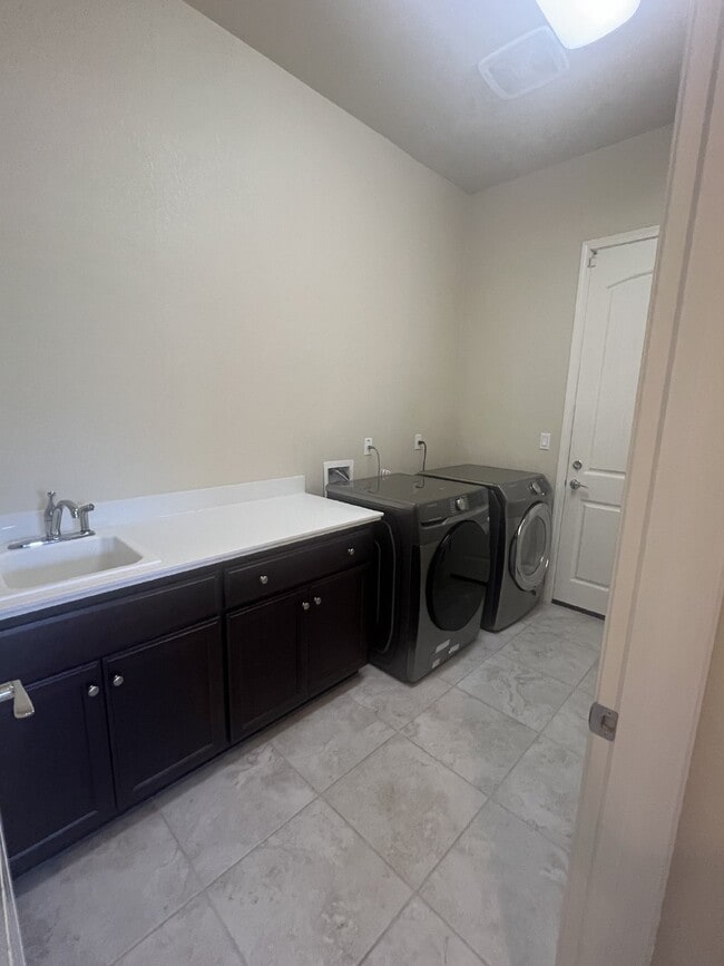 Building Photo - Stunning 4-Bed Lake View Home with Hardwood Floors