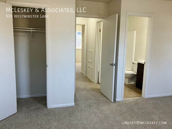 Building Photo - 909 Westminster Ln