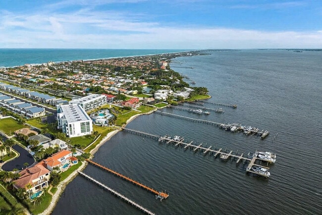 Building Photo - 225 Strand Dr