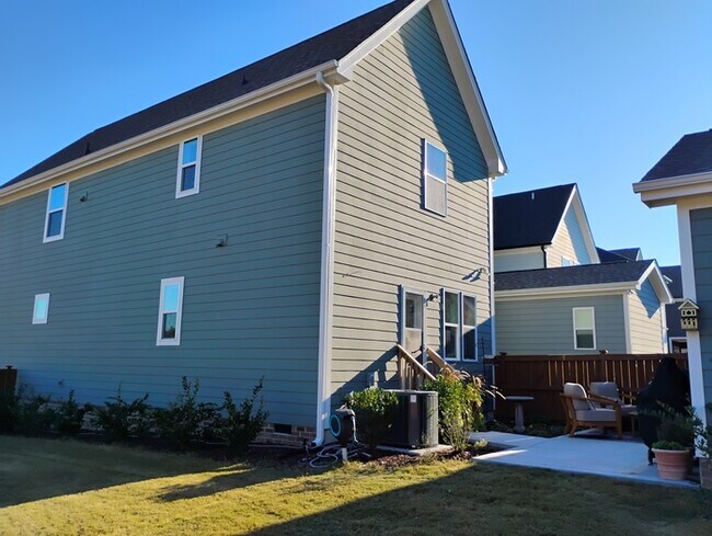 Building Photo - 353 Wash Holw Dr