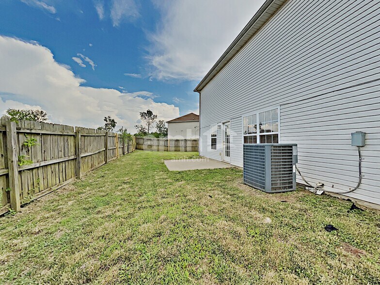 Building Photo - 111 Dreville Dr
