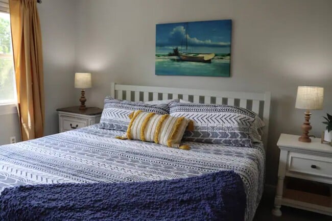 Bedroom # 2 with a king bed - 410 Jefferson St