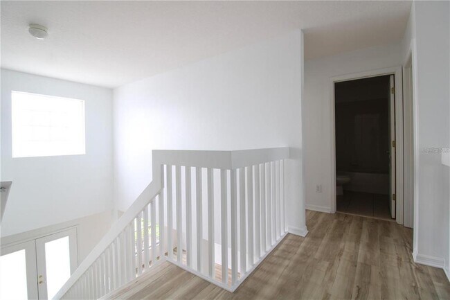 Building Photo - 16543 Cedar Run Dr