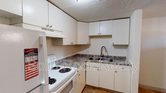 Building Photo - 1411 S Corona Ave